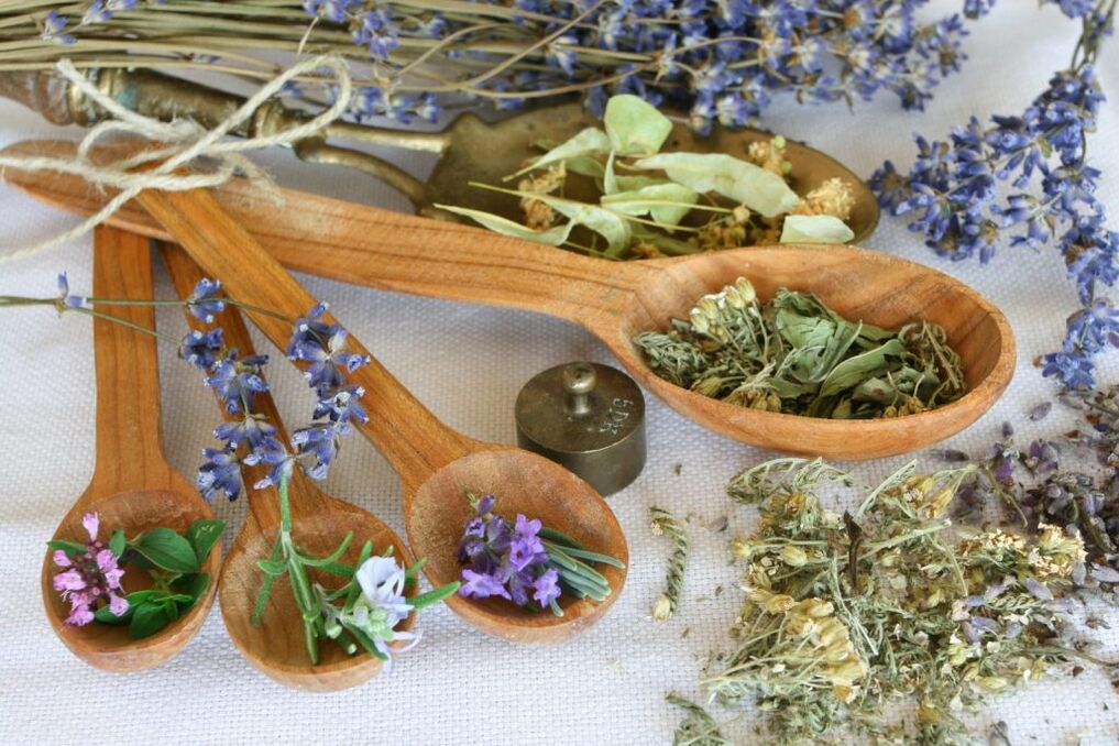 از طب سنتی می توان برای درمان پوکی استخوان قفسه سینه استفاده کرد.
